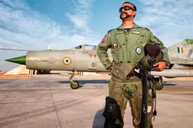 还记得印度喝茶飞行员阿比南丹吗？他升官了，差一步就能当将军图片