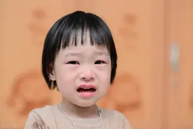 女儿总是生病，我把孩子送给大姐，几个月后看到孩子我又后悔了图片
