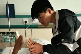 为了撑起这个家，他9岁辍学十几岁外出打工图片