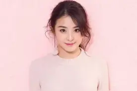 有一种腿叫张含韵的“淑女腿”，并拢时像一条腿，穿短裙也不怕图片