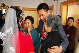 3岁时母亲改嫁，我结婚那天，深情的叫了继父一声“爸”图片