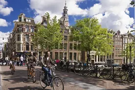 荷兰GDP有7800亿美元，人口1700万，经济相当于我国哪个省份？