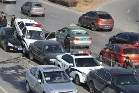 前方溜车，该按喇叭还是赶紧躲？老司机的回答值得参考图片