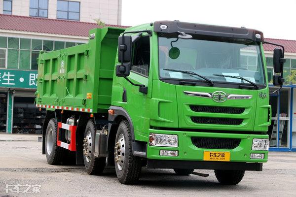 拉砂石料自卸车