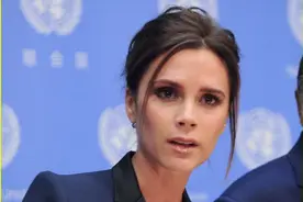 贝嫂太难了！准亲家母30年前穿的像公主，贝嫂旧照曝光杀马特造型图片