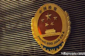 男子违规驾驶挖掘机致人死亡获刑罚图片