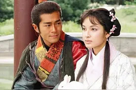 45岁郑雪儿近照，皮肤紧绷笑容僵硬，嫁豪门10年仍不打算生娃图片