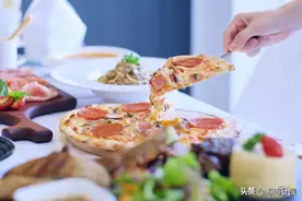 离开北京后，她和爱人在三亚海边开了一家餐厅……图片