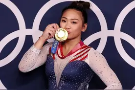 她是美国首位苗族裔奥运冠军，是美国的骄傲图片