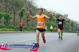 跑步1个月半马破2，1年全马破330，他说：热爱才能坚持图片