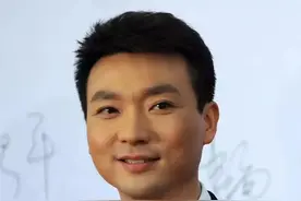 “央视名嘴”康辉，结婚20年没要孩子，他当“猫爸爸”会幸福吗？图片