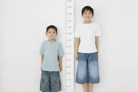 给孩子打针增高的家长图片