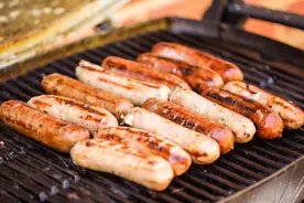 世卫组织：腊肉、熏肉等加工肉已被列为致癌物，研究称与肠癌有关图片