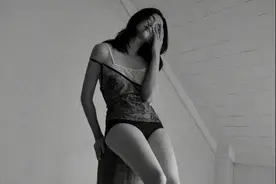 姚晨写真长腿瞩目，内衣外穿挑战性感风，网友：被美貌迷晕了图片