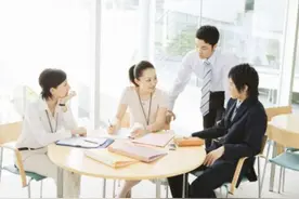 月收入五千的普通人，多久能存100万？网友：下辈子图片