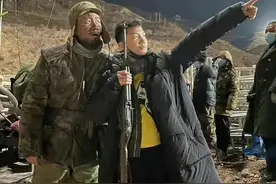 胡军儿子康康近照曝光，时隔6年，霸道总裁气质不变图片