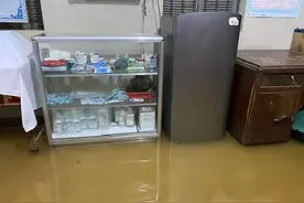 柬埔寨的雨太野了，家门口“看海”，等鱼送上门图片