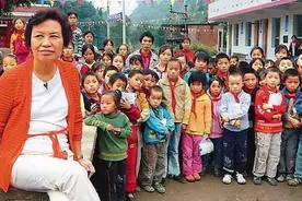 83岁老戏骨曾捐希望小学，入院抢救近况唏嘘，大小便难以自理图片