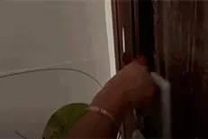 真不是魔术！济南一小区多户防盗门用扇子就能打开图片