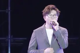亚洲音乐盛典毛不易带来《平凡的一天》，台风超级稳了！视频封面
