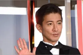 48岁木村拓哉气质依旧，穿西装显成熟魅力，与34岁长泽雅美再合作图片