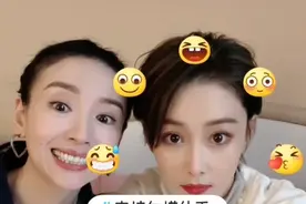 张馨予和董洁罕同框，差7岁毫无年纪差，表情浮夸却暴露脸上皱纹图片