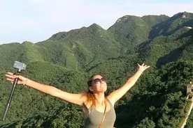 美国姑娘到中国旅行，游玩两天后懵了:你们管这个叫“超市”？图片