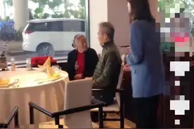 王石带小30岁娇妻见好友，田朴珺喊对方是奶奶？至今无子被催生图片