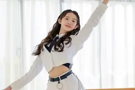 张艺凡芭蕾表演遭专业人士点评，动作基础功差，频繁上热搜败好感图片