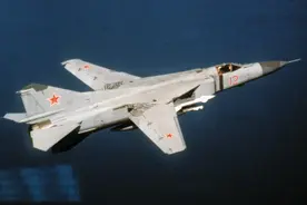苏联战机发生故障后，飞行员弃机跳伞，战机无人驾驶意外横穿四国图片