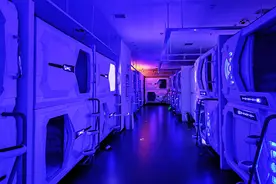 放弃了免费的转机酒店，我转身去住了一晚胶囊旅馆图片