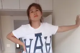 宝妈发明“抱大腿”式带娃，孩子开心得不得了，女儿侄女抢着要玩图片
