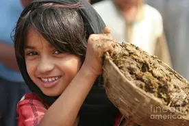 为什么，还有印度人喝牛尿泡牛粪澡！把牛当成最后的救命稻草？图片
