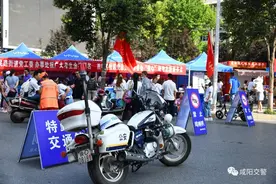 【护航高考】高考首日，咸阳公安交警非常“静”距离护考图片