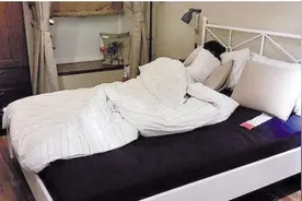 8年前，付丽满面春风请快递员进门，10分钟后衣衫不整"横死"婚床图片