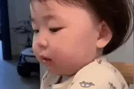 表情包：马上中秋节了，希望有个人能看出我的脆弱，给我买盒月饼图片