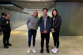 上海女排出征排超联赛！金软景与杨婕合影，依靠2外援与天津争冠图片