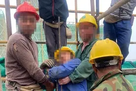 突发！十三毫米钢筋洞穿工人手臂，惊险的一幕发生了图片