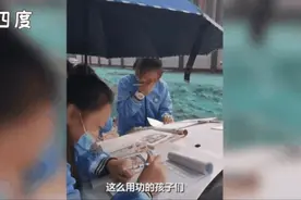 偶遇学生在车头写作业，这位西安车主说：“这不是我的车”图片