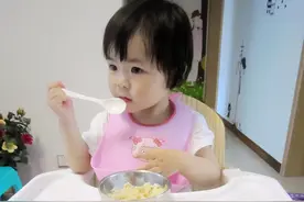 已经满两岁的宝宝，这三个技能都掌握了吗？全部做到说明发育达标图片