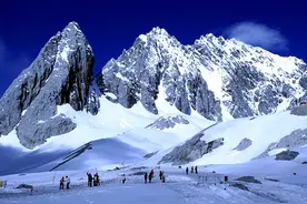 珠峰早被成功登顶，为何5596米的玉龙雪山至今却无一人登顶？图片