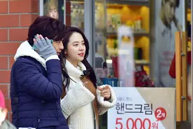 感情里真正厉害的男人，不是会哄女人，而是“狠心”图片