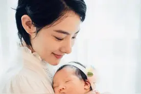 刘璇产后首晒幸福，一家四口幸福溢出屏幕，二胎女儿样子萌化了图片