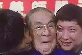 拳打洪金宝，脚踢成龙，李小龙也畏惧三分，他是个怎样的人？图片