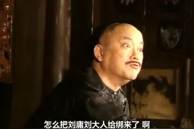 刘墉带老丈人查青楼，不料乾隆爷就在里面，刘墉：岳丈，您进去吧图片