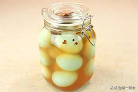 腌咸鸭蛋、万不可只放盐！多加1味，10天就能吃，个个起沙流油图片