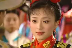 还珠格格：知画和小燕子谁是正妻？你看她俩的旗头，就明白了图片