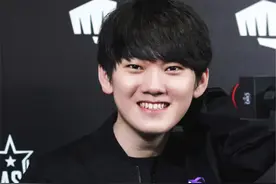 全明星落败左手毫不客气，嘲笑TES三人：你们这么快就回来了？图片