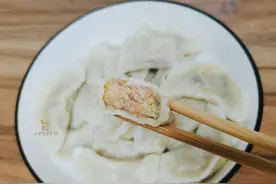 调白菜肉馅，白菜用盐杀水不好吃，教你1招，饺子鲜嫩多汁更营养图片