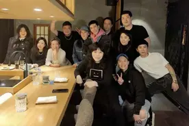 34岁萧敬腾晒照庆生，海胆鱼子酱蛋糕奢华，45岁女星喊其爹爹图片